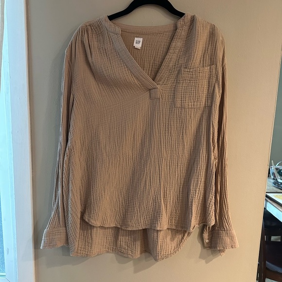 GAP Women's Tan V-Neck Blouse Size M - Picture 1 of 4